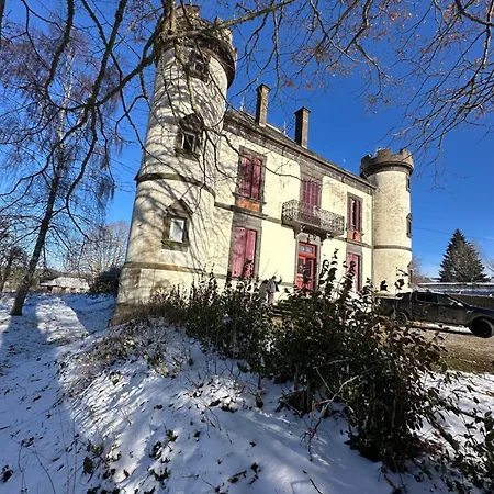 Le Chateau Bed & Breakfast Giat