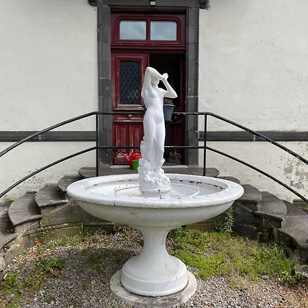 Le Chateau Bed & Breakfast
